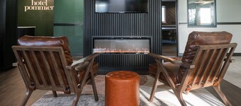 查里頓波米爾酒店