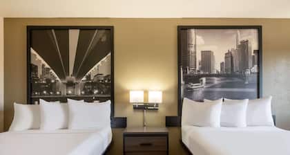 Super 8 by Wyndham Clinton