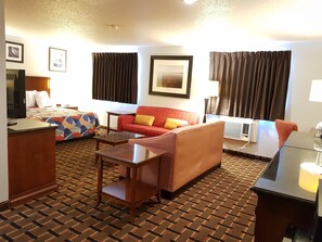 Deluxe Single Room | 1 bedroom, desk, blackout drapes, iron/ironing board
