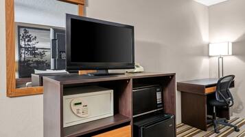 Quarto, 1 cama Queen, para não fumantes | Cofres nos quartos, escrivaninha, ferros/tábuas de passar roupa