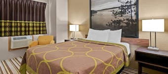 Super 8 by Wyndham Blue Earth