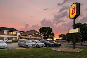 Exterior - Super 8 by Wyndham Blue Earth (Blue Earth)