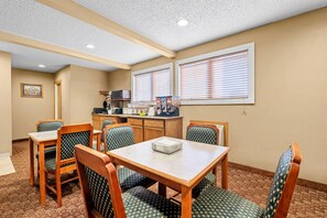 Free daily continental breakfast 