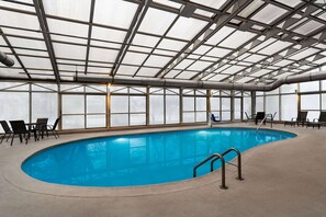 Una piscina cubierta
