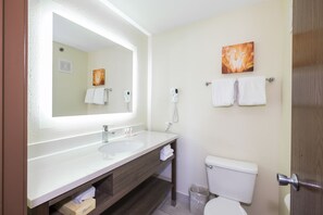 Dusche, kostenlose Toilettenartikel, Haartrockner, Handtücher