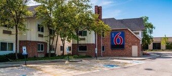 Motel 6 Arlington Heights, IL - Chicago North Central