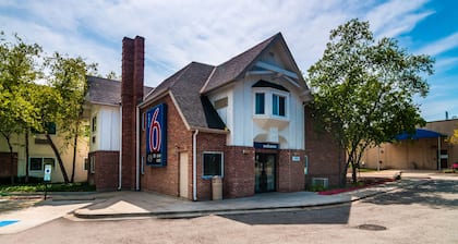 Motel 6 Arlington Heights, IL - Chicago North Central