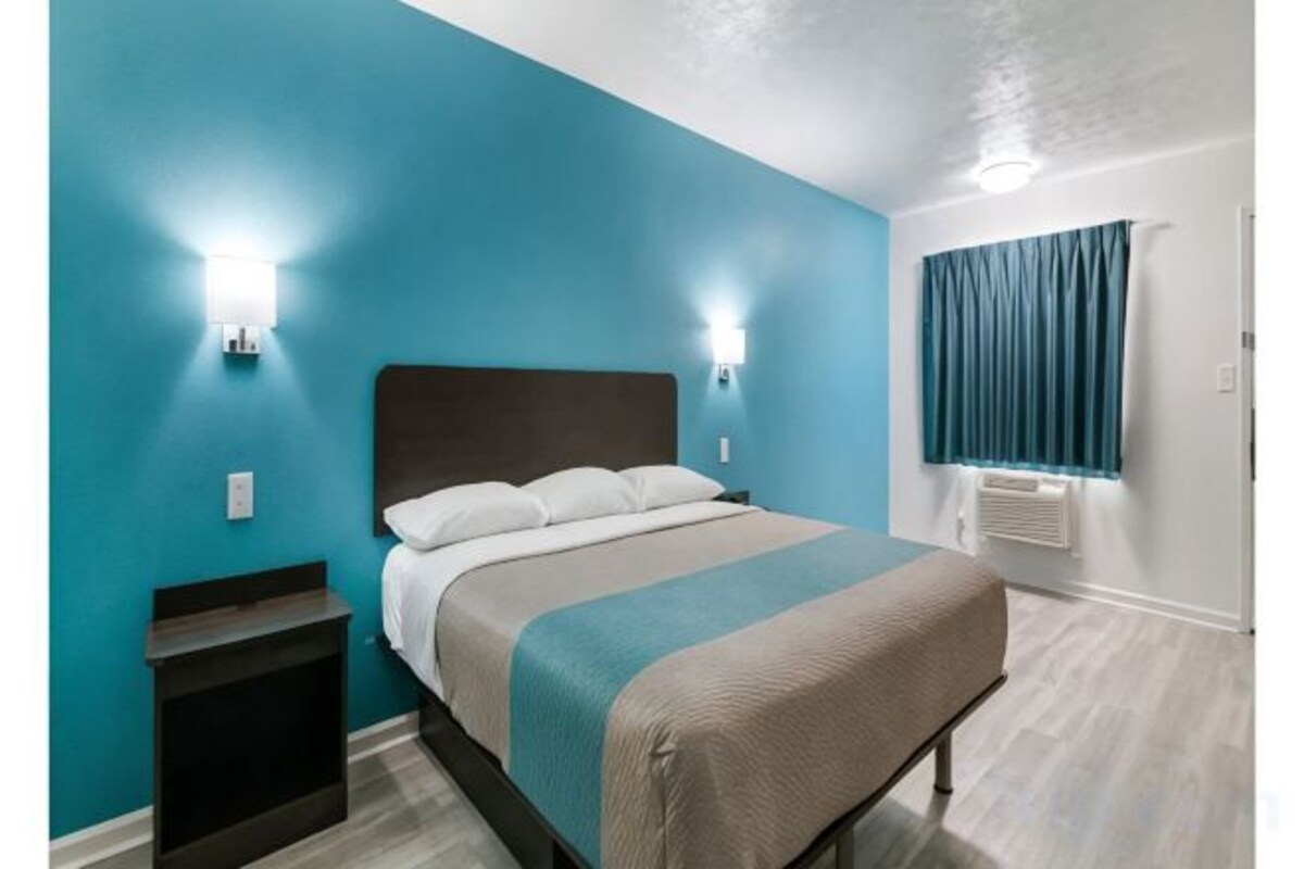 WiFi (free), bed sheets