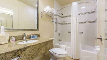 Articles de toilette gratuits, sèche-cheveux, serviettes fournies