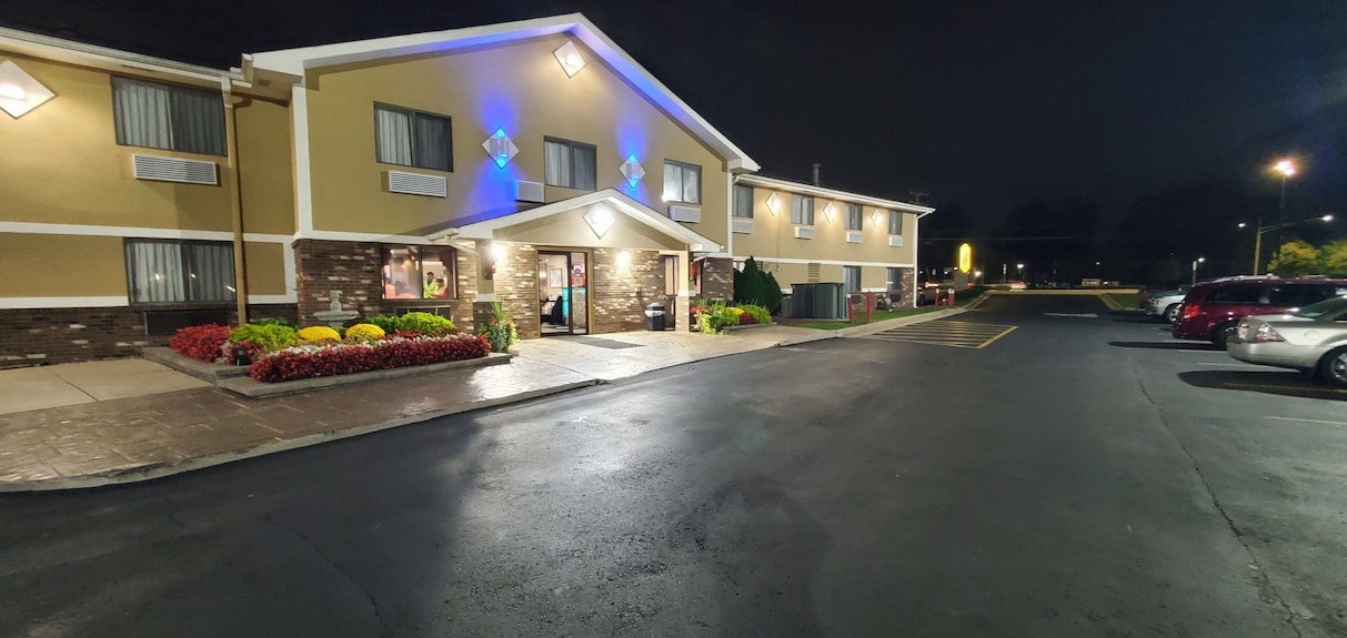 Super 8 by Wyndham Sterling Heights/Detroit Area, Detroit: Hotel