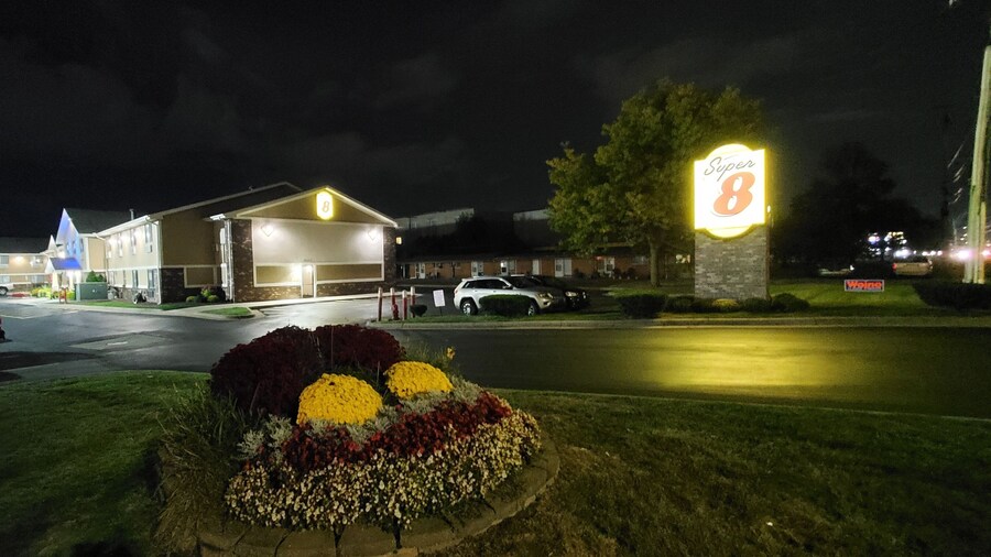 Super 8 by Wyndham Sterling Heights/Detroit Area
