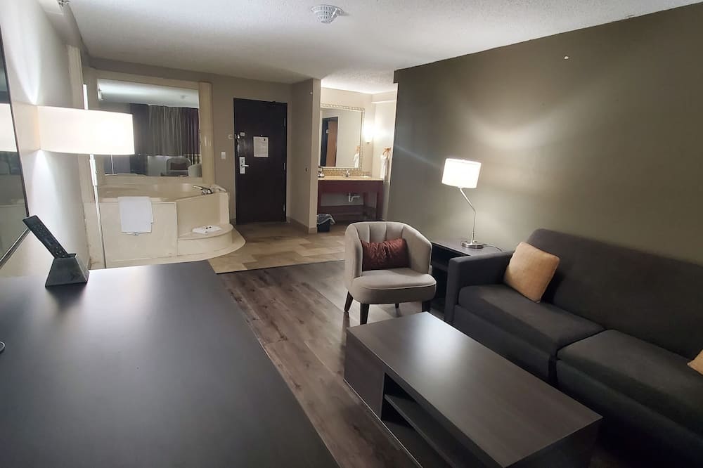 Super 8 by Wyndham Sterling Heights/Detroit Area