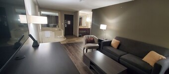 Super 8 by Wyndham Sterling Heights/Detroit Area