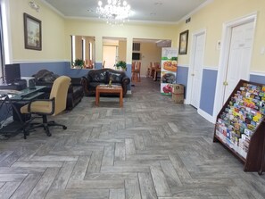 Lobby lounge