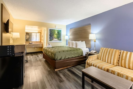 Desk, blackout curtains, iron/ironing board, cots/infant beds. Quality Inn New Orleans I-10 East
