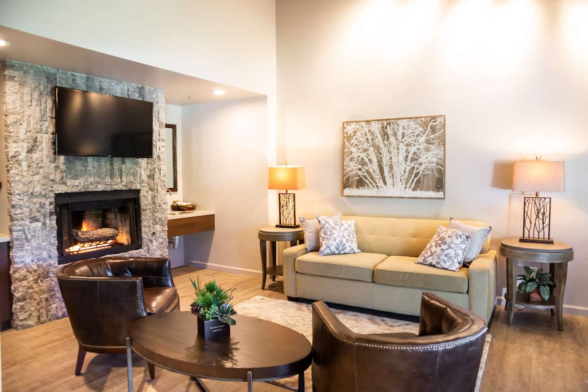 Suite, Fireplace