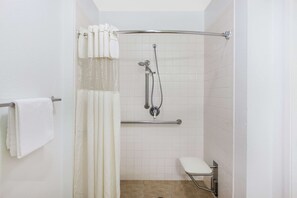 Combined shower/bathtub, hair dryer, towels