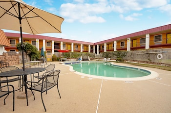 Economy Inn & Suites