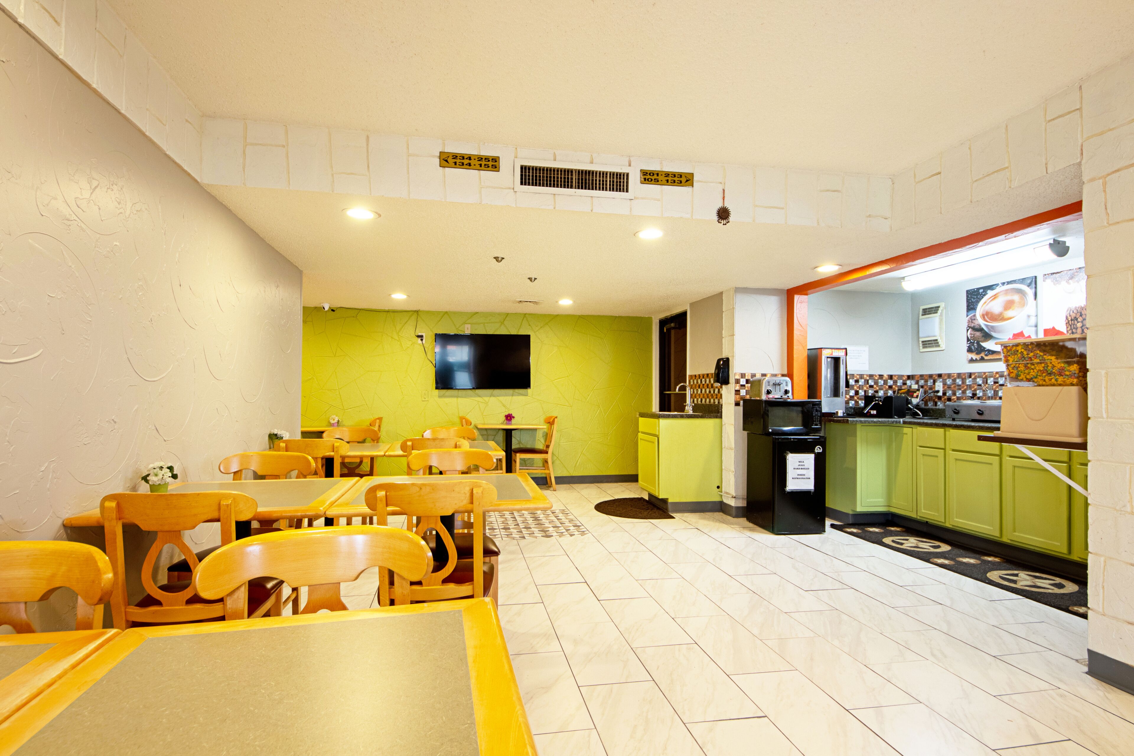 Free daily continental breakfast