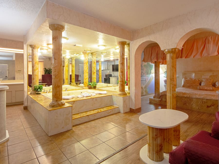 Romantic Suite, 1 King Bed, Non Smoking, Hot Tub