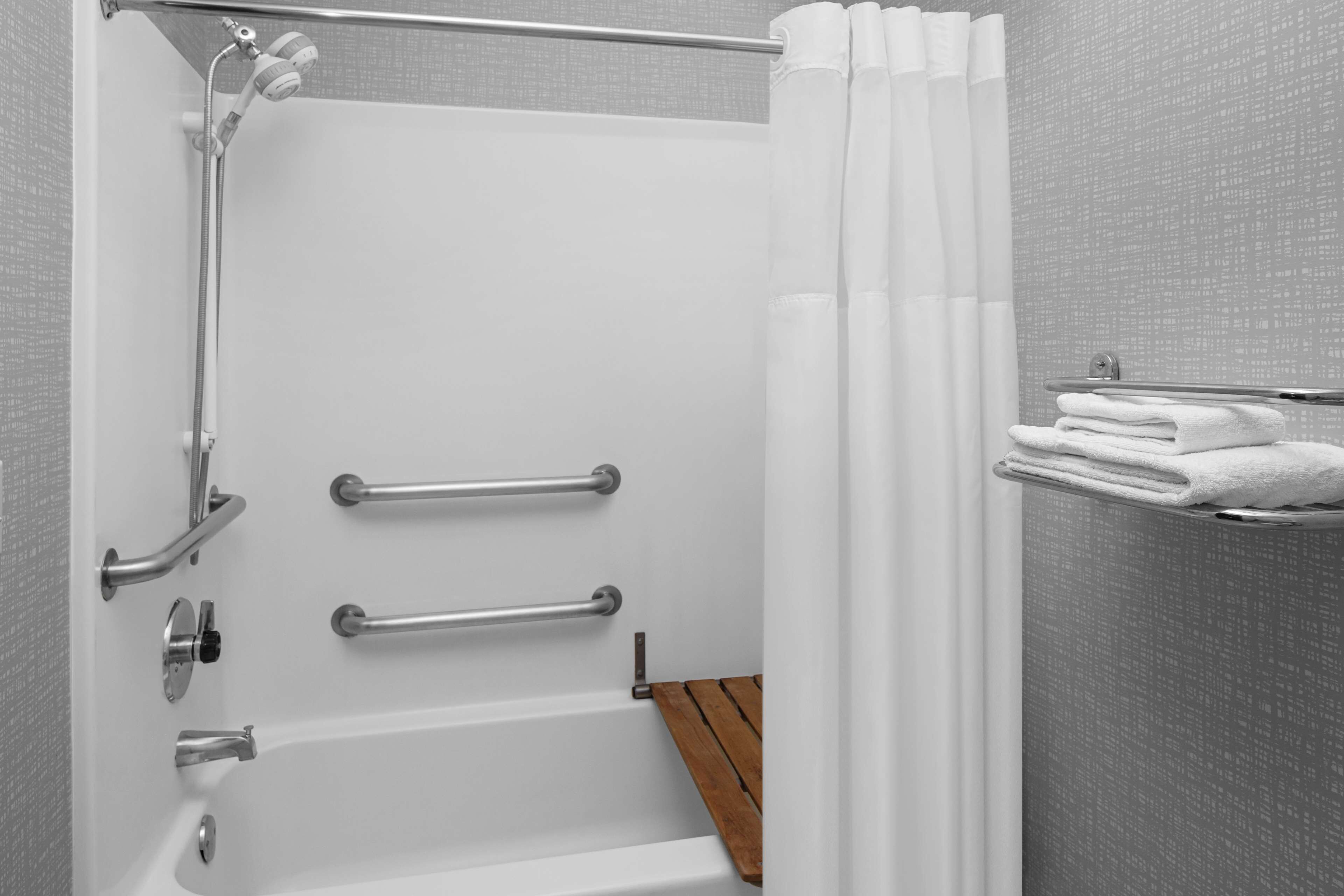 room, 1 king bed, accessible, bathtub (mobility & hearing) | bathroom | eco-friendly toiletries, hair dryer, towels