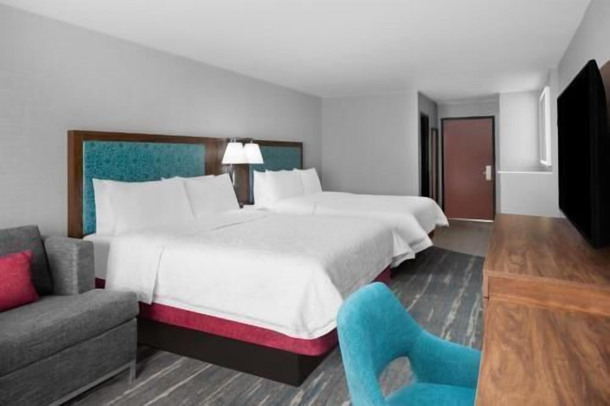 Ropa de cama de alta calidad, escritorio y cortinas blackout 