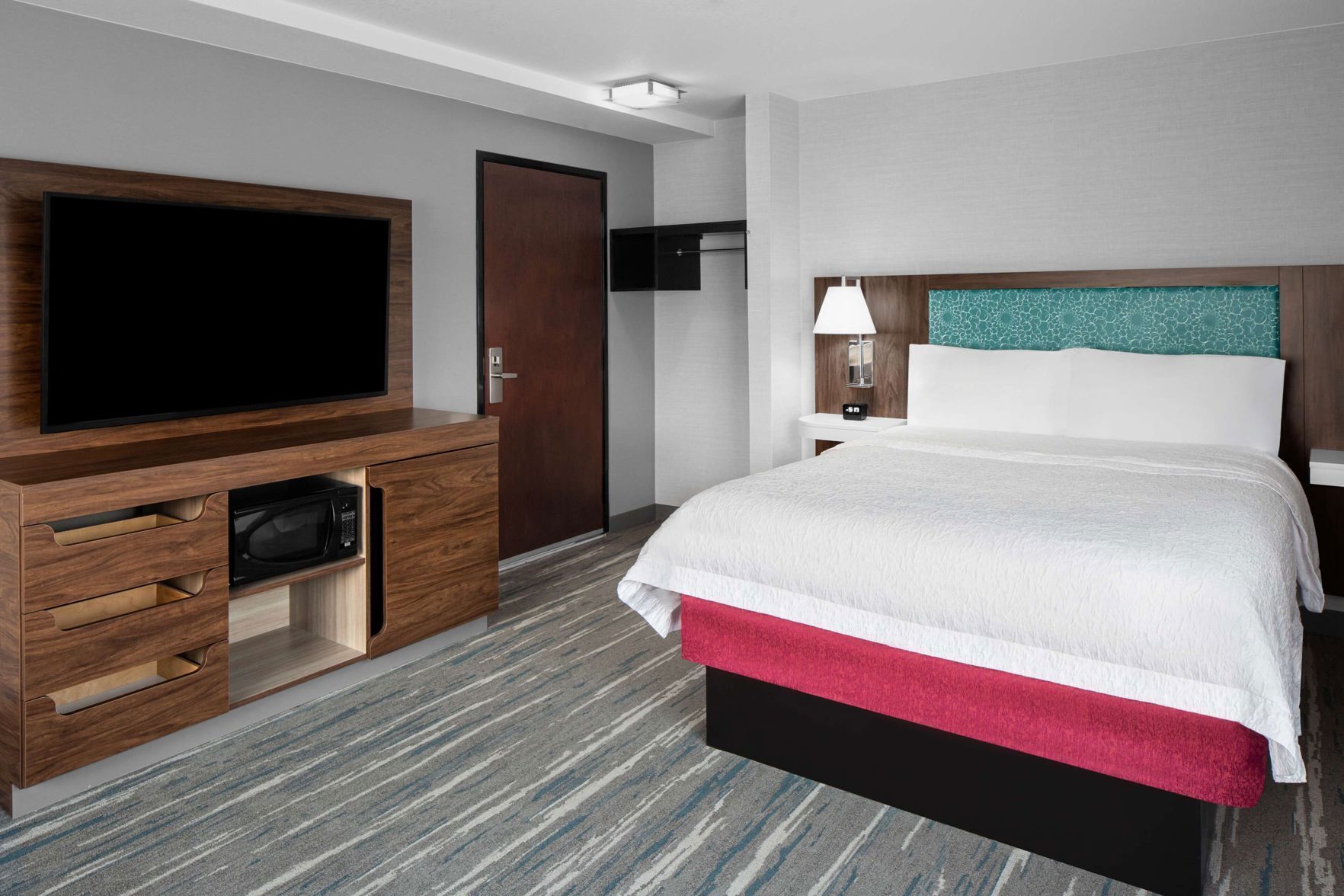 Ropa de cama de alta calidad, escritorio y cortinas blackout 