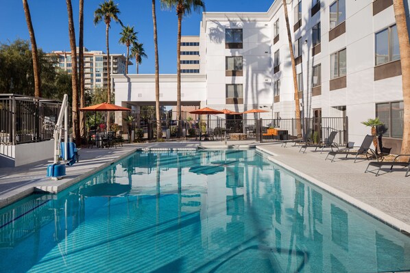 Outdoor pool, pool loungers