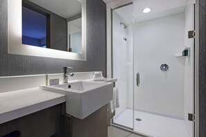 Shower, free toiletries, hair dryer, towels - SpringHill Suites by Marriott Palm Desert (Palm Desert)