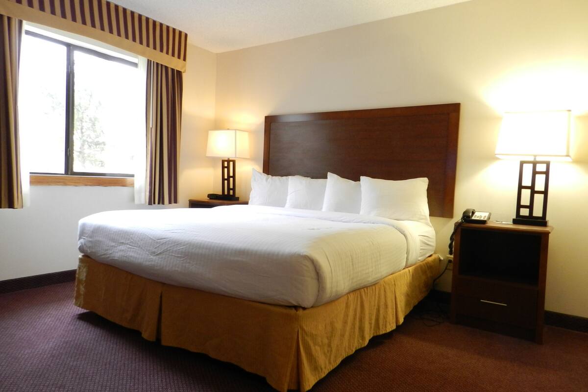 in-room safe, iron/ironing board, free wifi, bed sheets