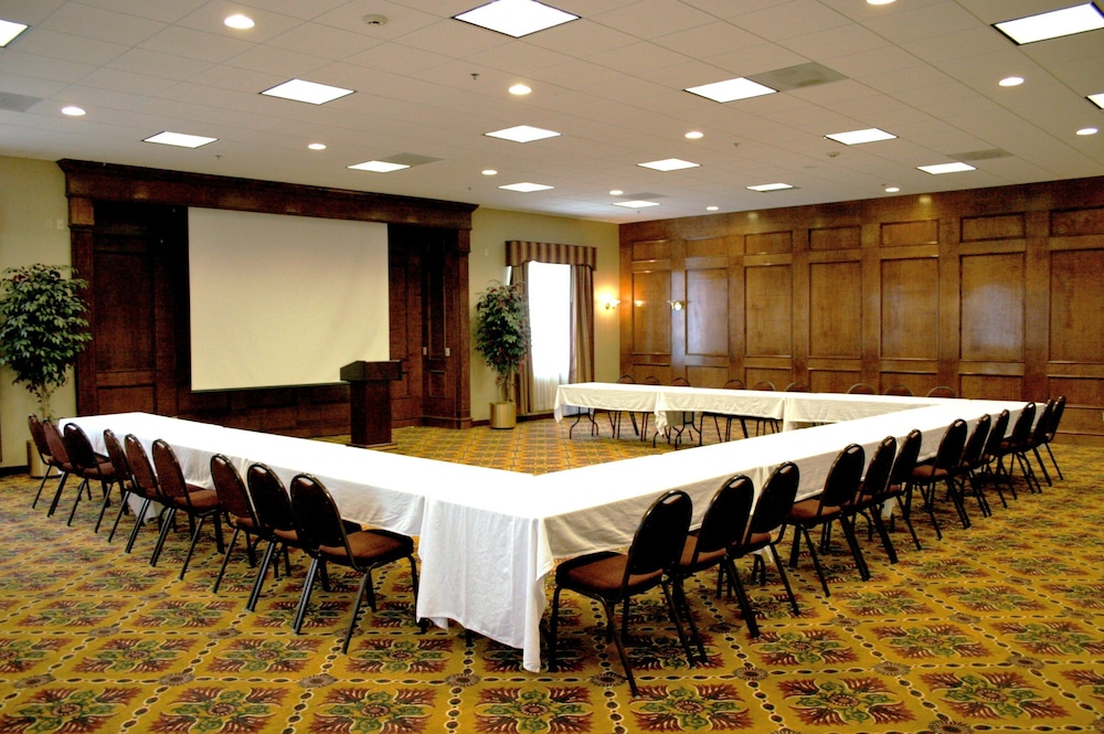 Ashmore Inn & Suites photo 5