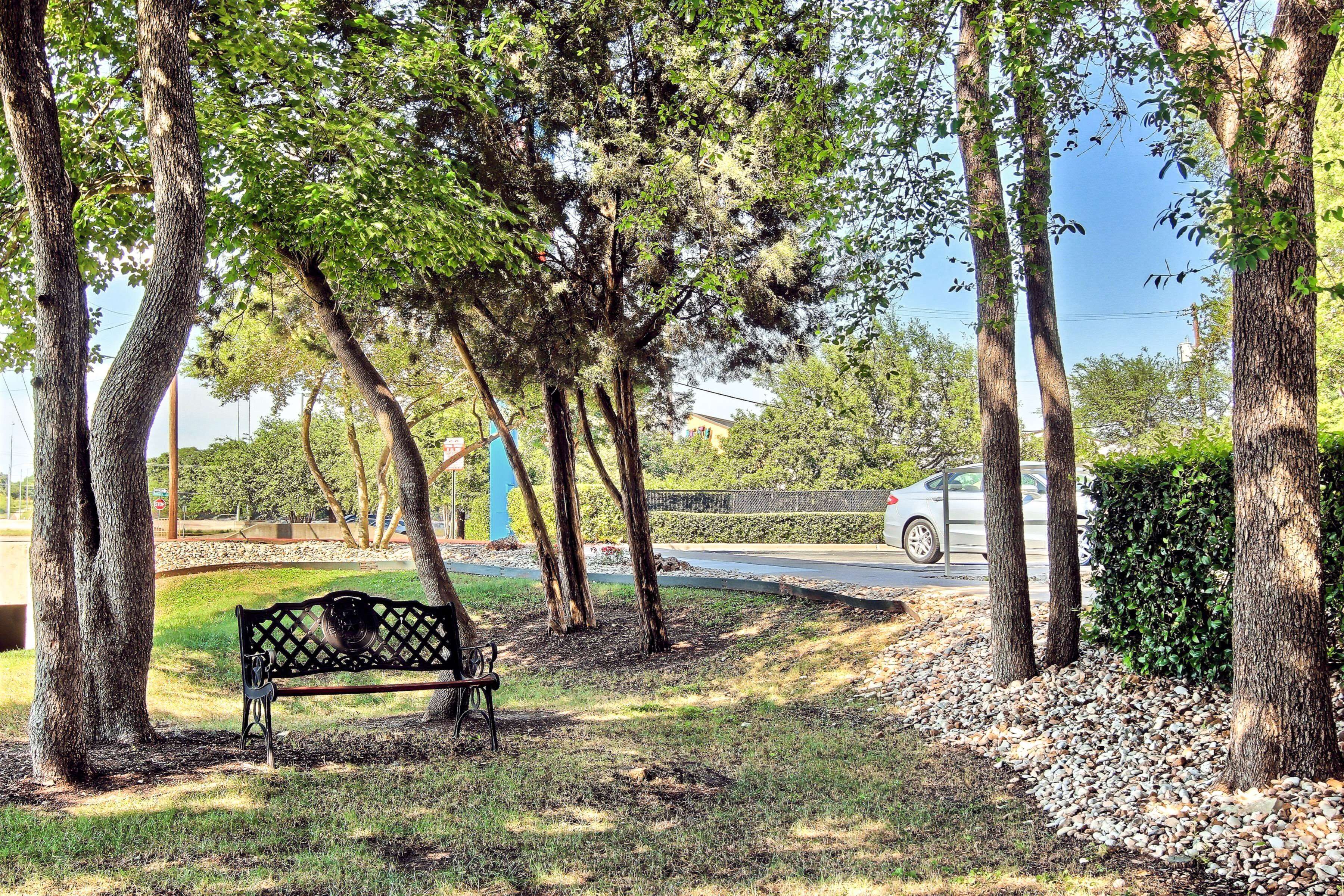 المنطقة المحيطة بالمنشأة