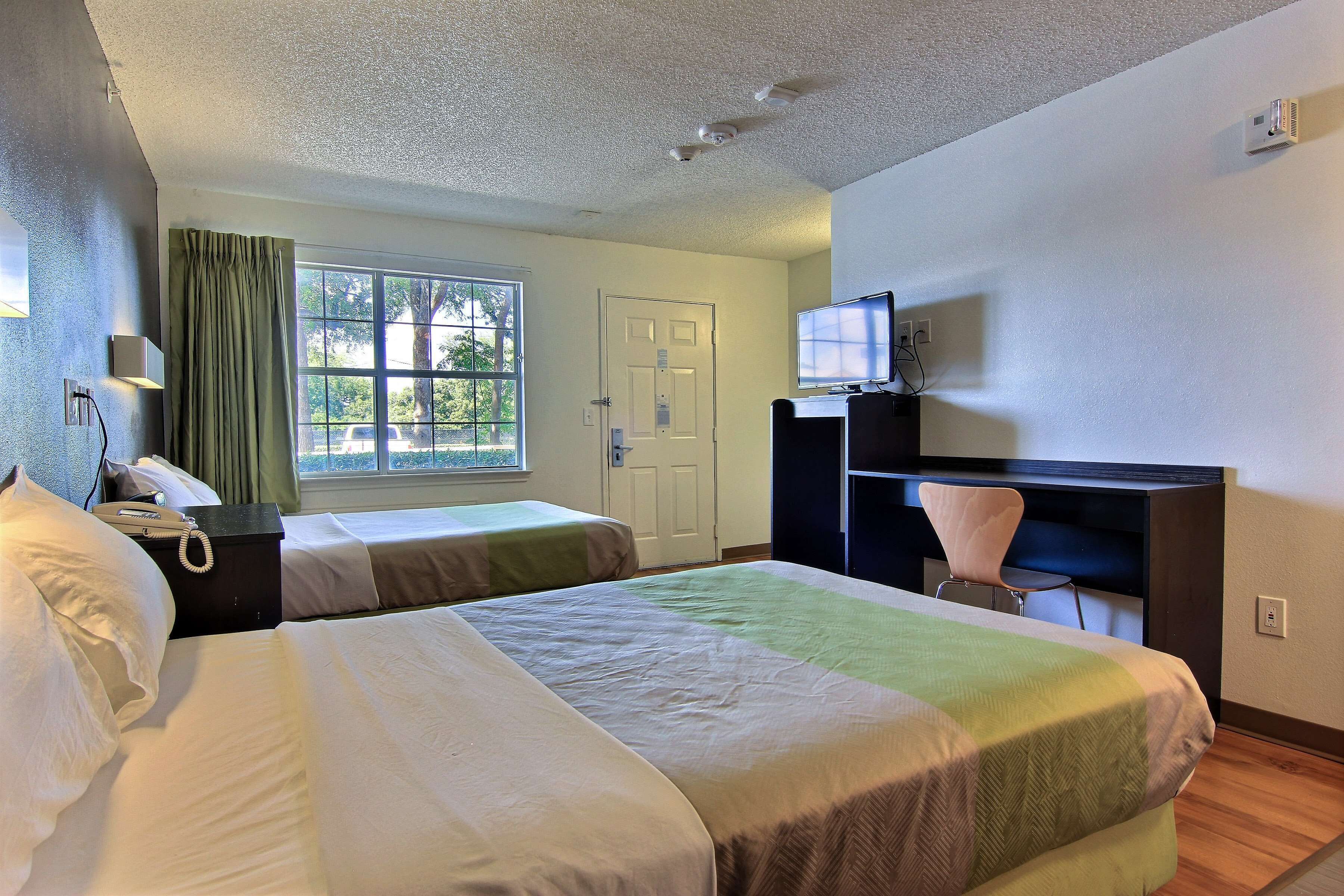 Ferros/tábuas de passar roupa, roupa de cama, despertadores