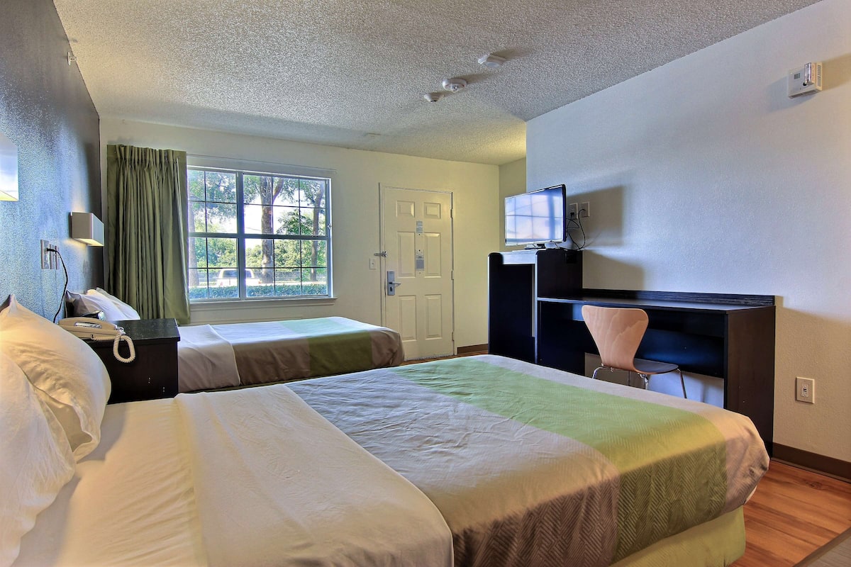 Ferros/tábuas de passar roupa, roupa de cama, despertadores