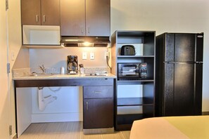 冰箱、微波炉、茶具/咖啡用具
