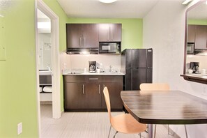 冰箱、微波炉、茶具/咖啡用具