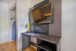 Desk, laptop workspace, free WiFi, bed sheets - Studio 6 San Antonio, TX - Medical Center (San Antonio)