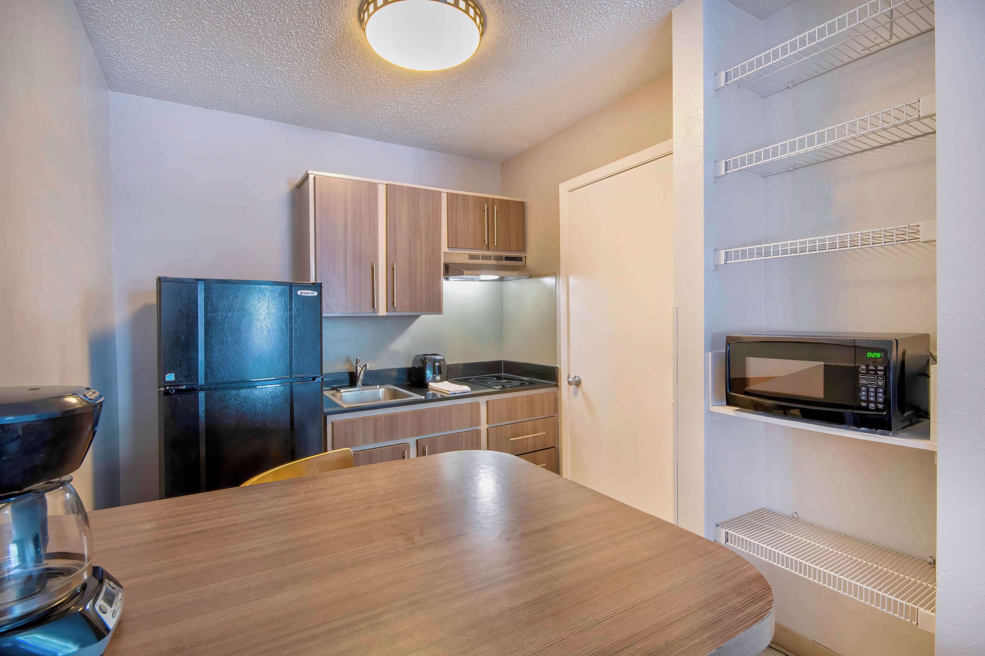 Desk, laptop workspace, free WiFi, bed sheets