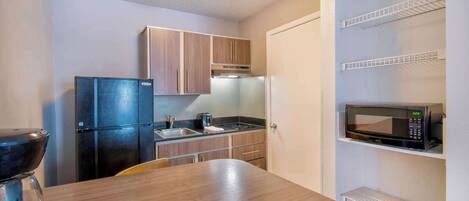 Desk, laptop workspace, free WiFi, bed sheets