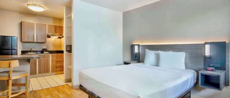 Escritorio, espacio para trabajar con laptop y wifi gratis