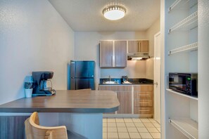 Fridge, microwave, coffee/tea maker, dining tables