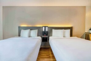 Desk, laptop workspace, free WiFi, bed sheets - Studio 6 Extended Stay - San Antonio, TX - Medical Center (San Antonio)