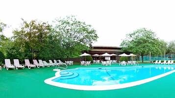 Piscine extérieure