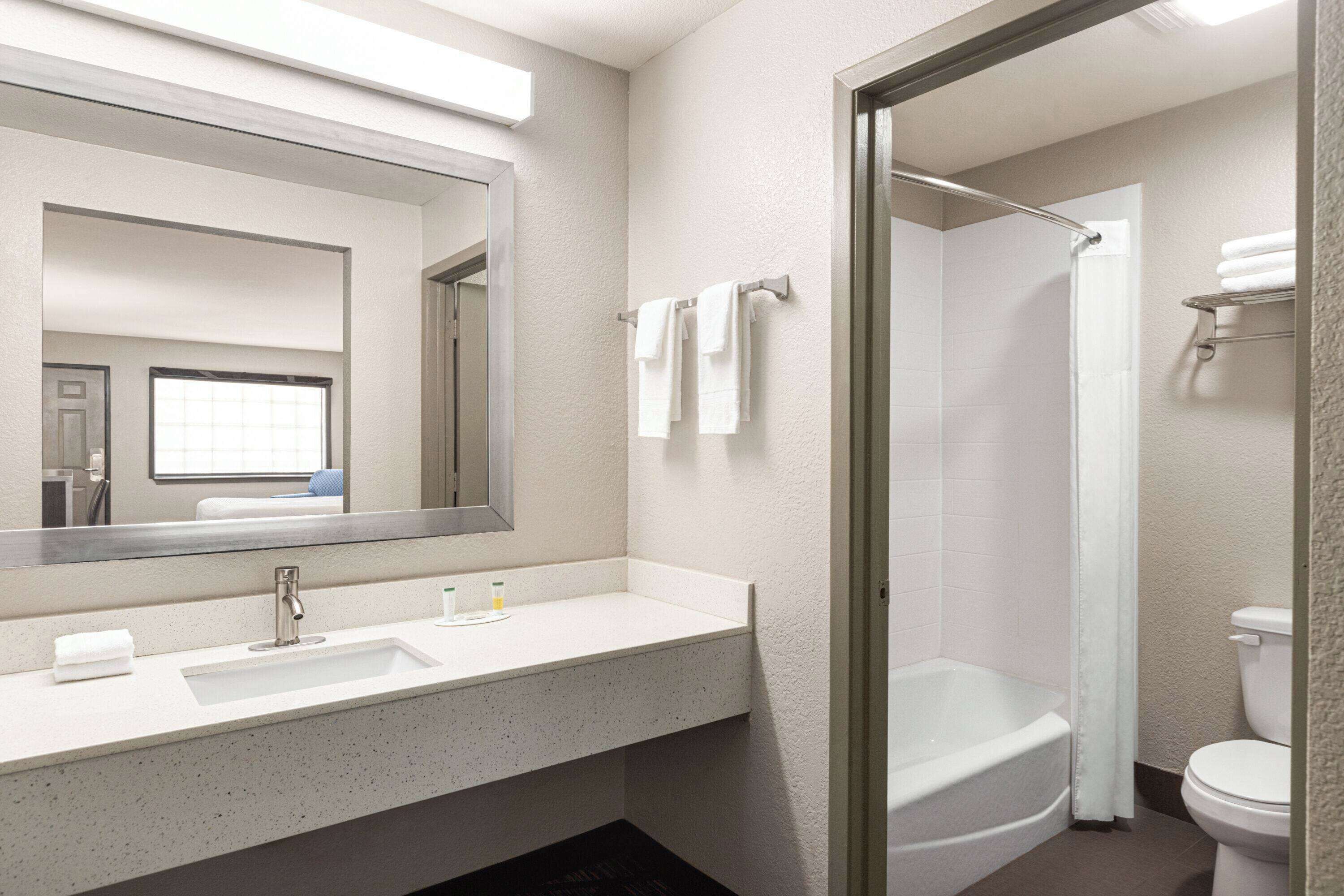 Foto - Days Inn by Wyndham San Antonio Near Fiesta Park