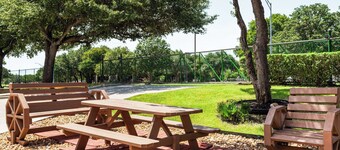 Days Inn by Wyndham San Antonio Near Fiesta Park