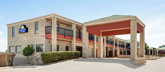 Days Inn by Wyndham San Antonio Near Fiesta Park