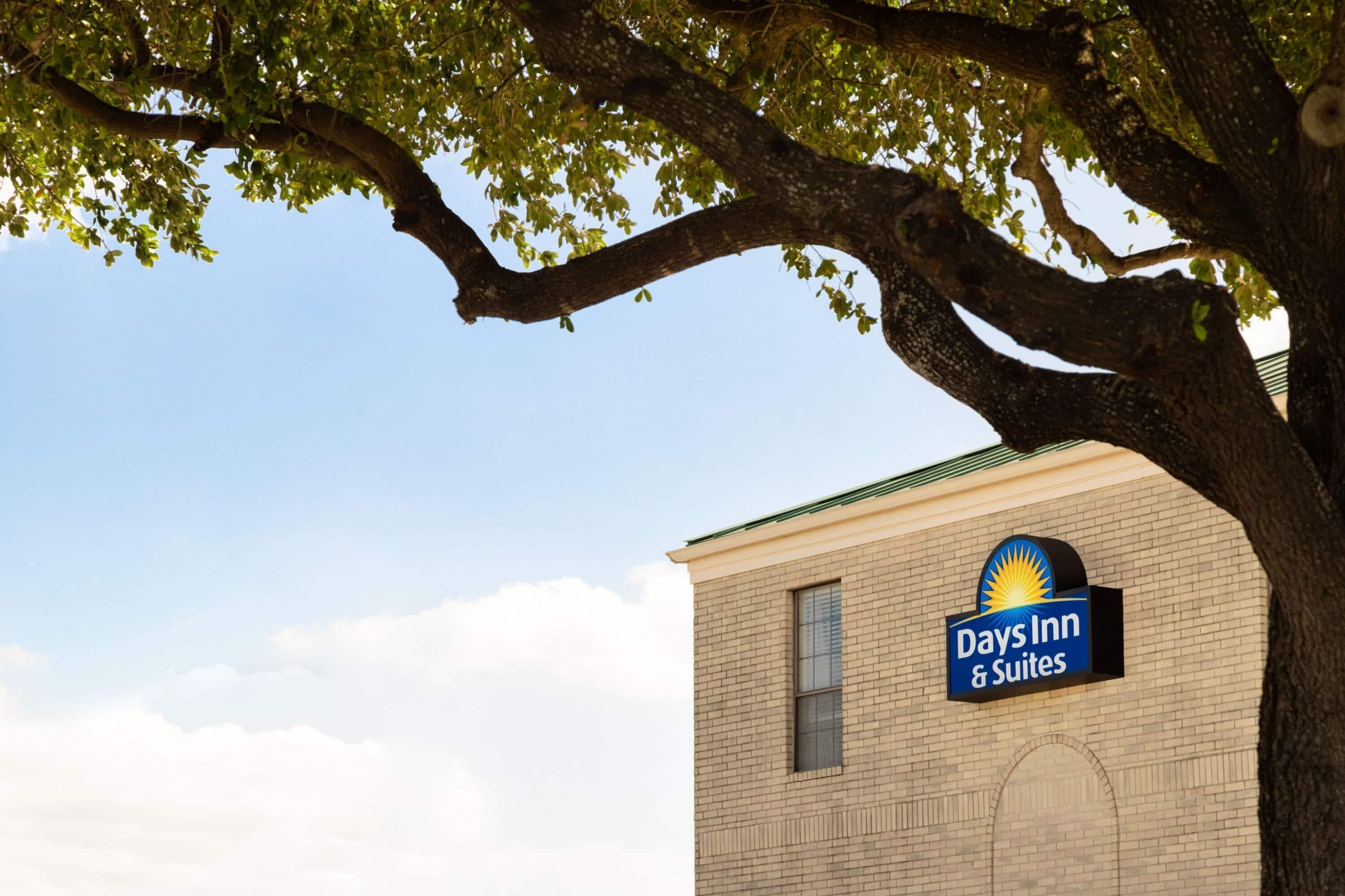 Foto - Days Inn by Wyndham San Antonio Near Fiesta Park