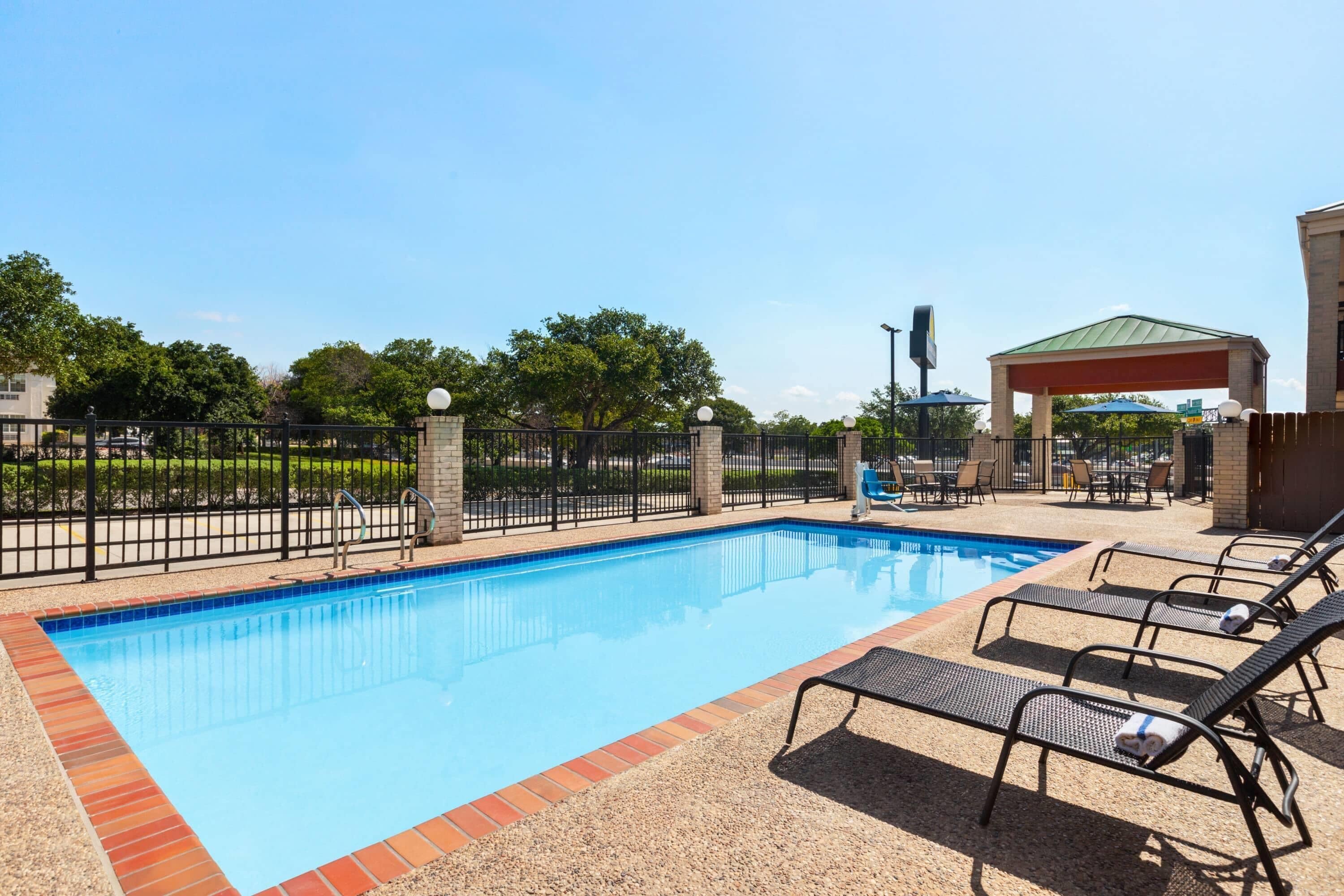 Foto - Days Inn by Wyndham San Antonio Near Fiesta Park