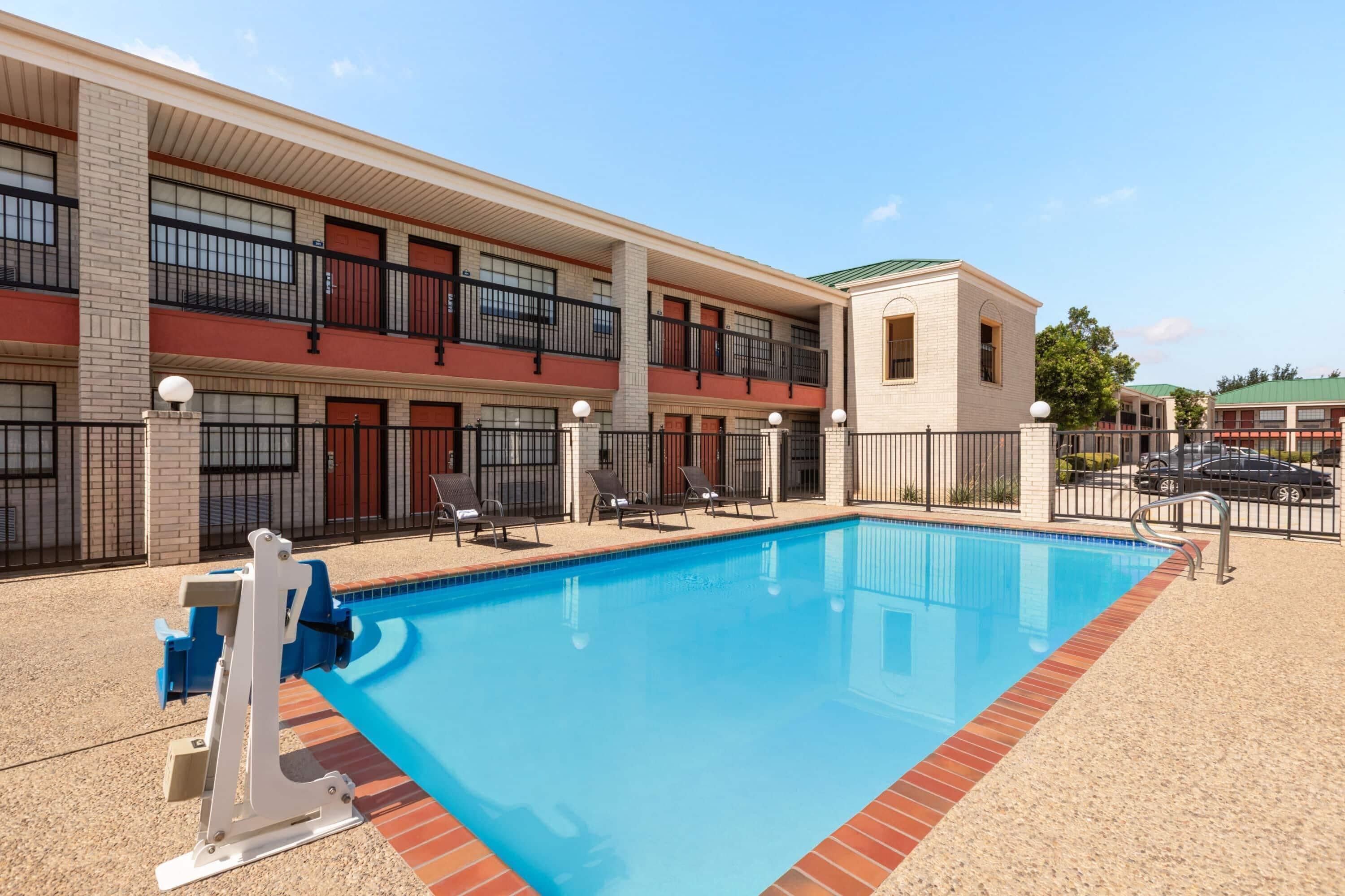 Foto - Days Inn by Wyndham San Antonio Near Fiesta Park