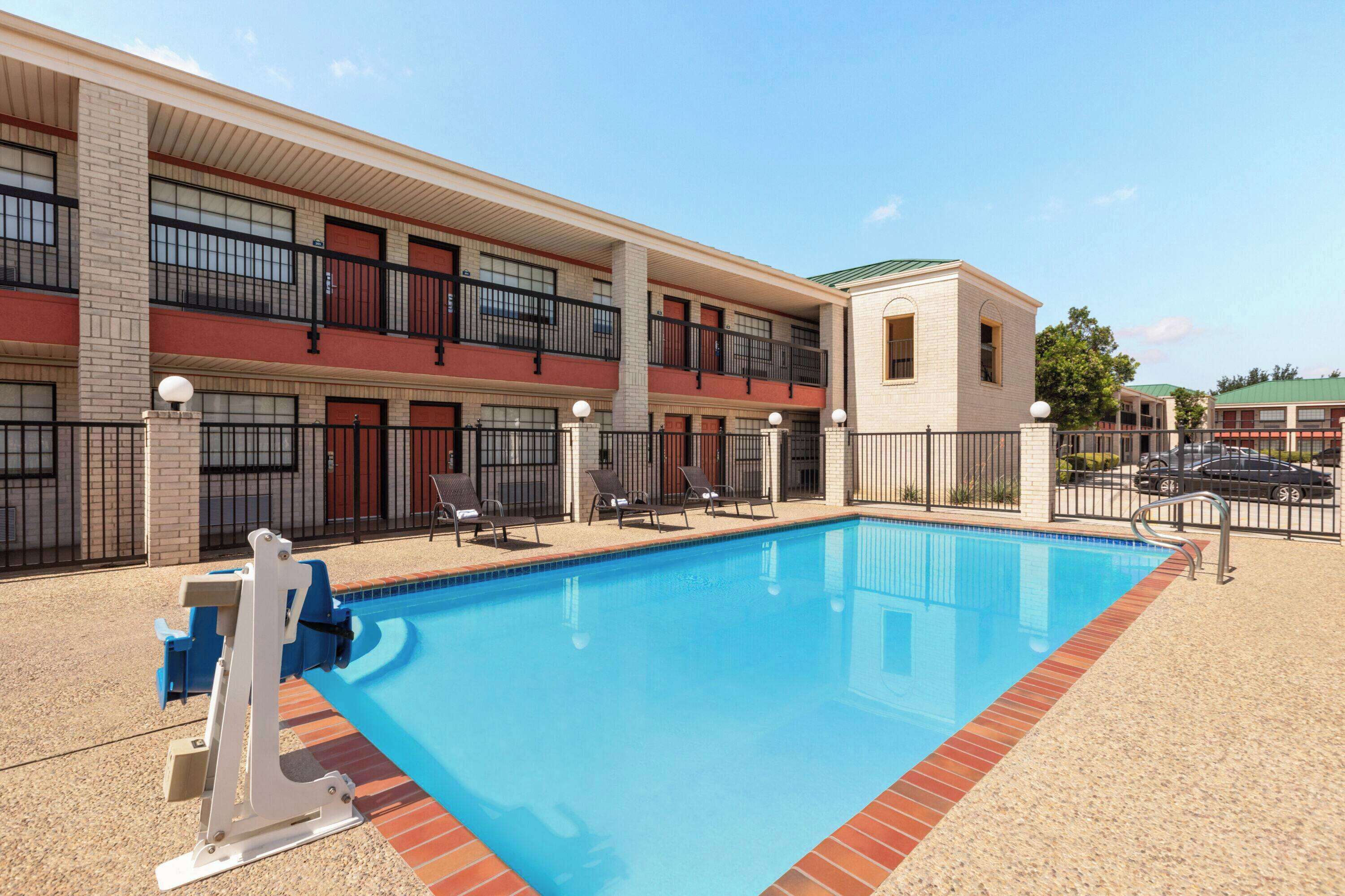 Foto - Days Inn by Wyndham San Antonio Near Fiesta Park